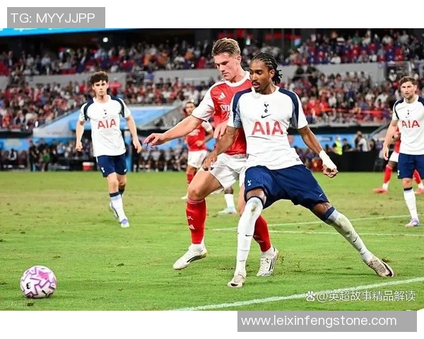 欧联杯焦点战热刺与阿森纳激战成平局全场沸腾瞬间回顾