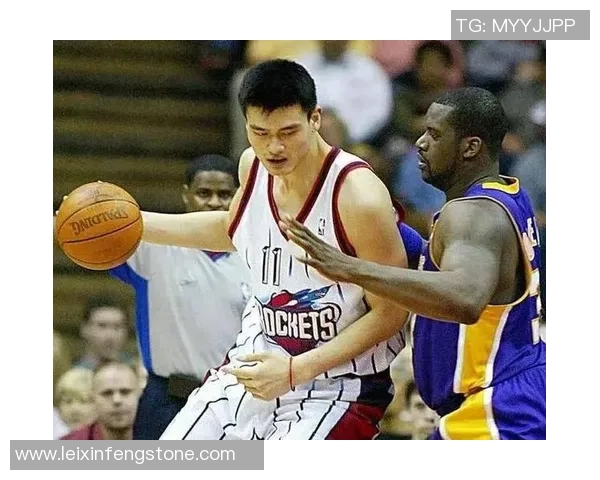 姚明甩开手的背后故事：从篮球巨星到人生导师的蜕变之路