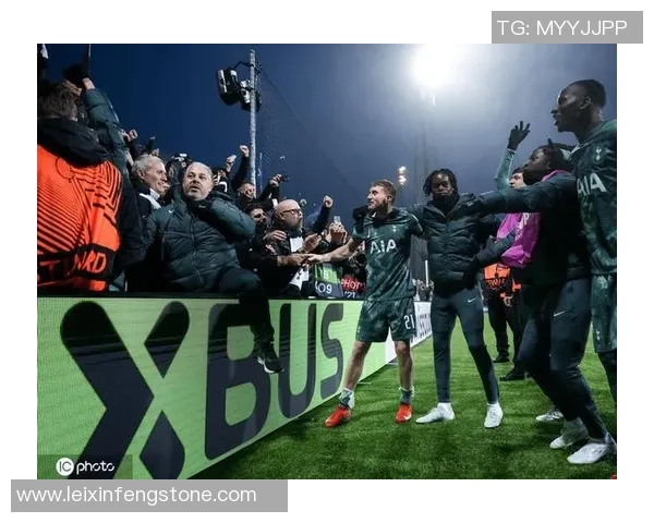 欧联杯精彩对决曼联与尤文图斯激战成平局引发全场热烈反响