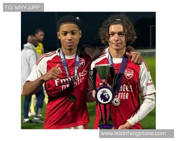 友谊赛精彩对决里昂与阿森纳战成平局全场气氛热烈