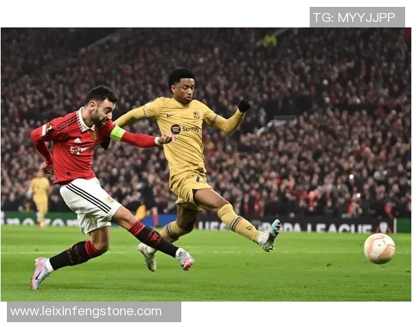 中超精彩对决曼联与巴萨激战成平补时进球引爆全场热情 中超精彩对决曼联与巴萨激战成平补时进球引爆全场热情