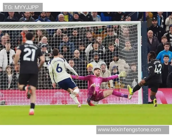 意甲惊现冷门热刺以一球小胜曼联引发全场震动