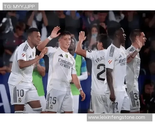 欧冠激战：那不勒斯险胜马竞乌龙球引发争议与激情四溢的全场反响